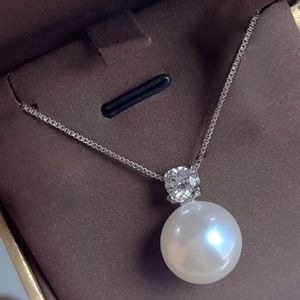 Beautiful Silver Pearl Pendant Necklace